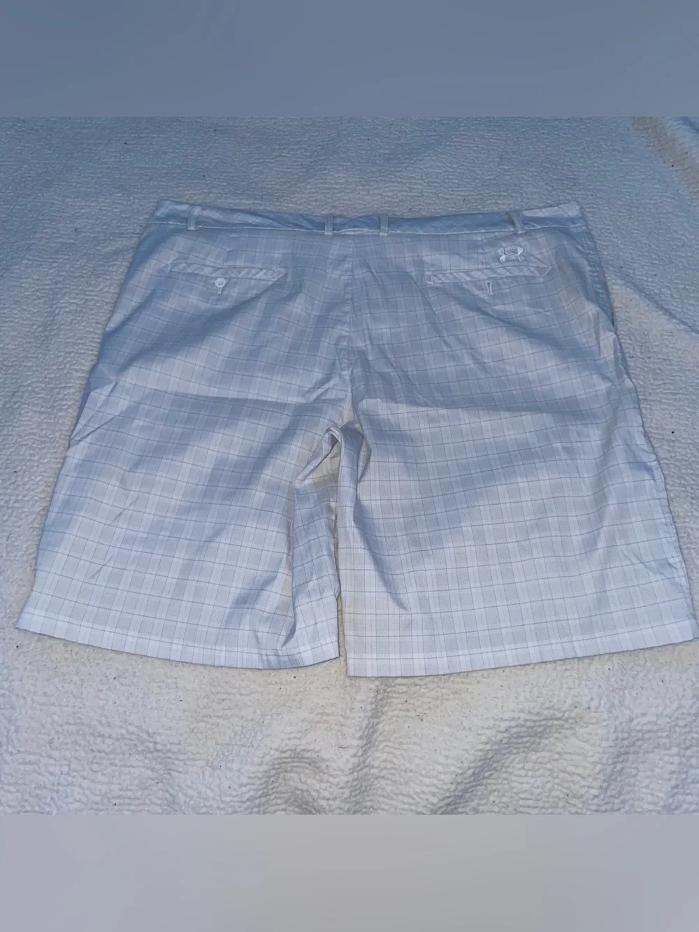 Under Armour Men’s White Plaid Shorts 42W